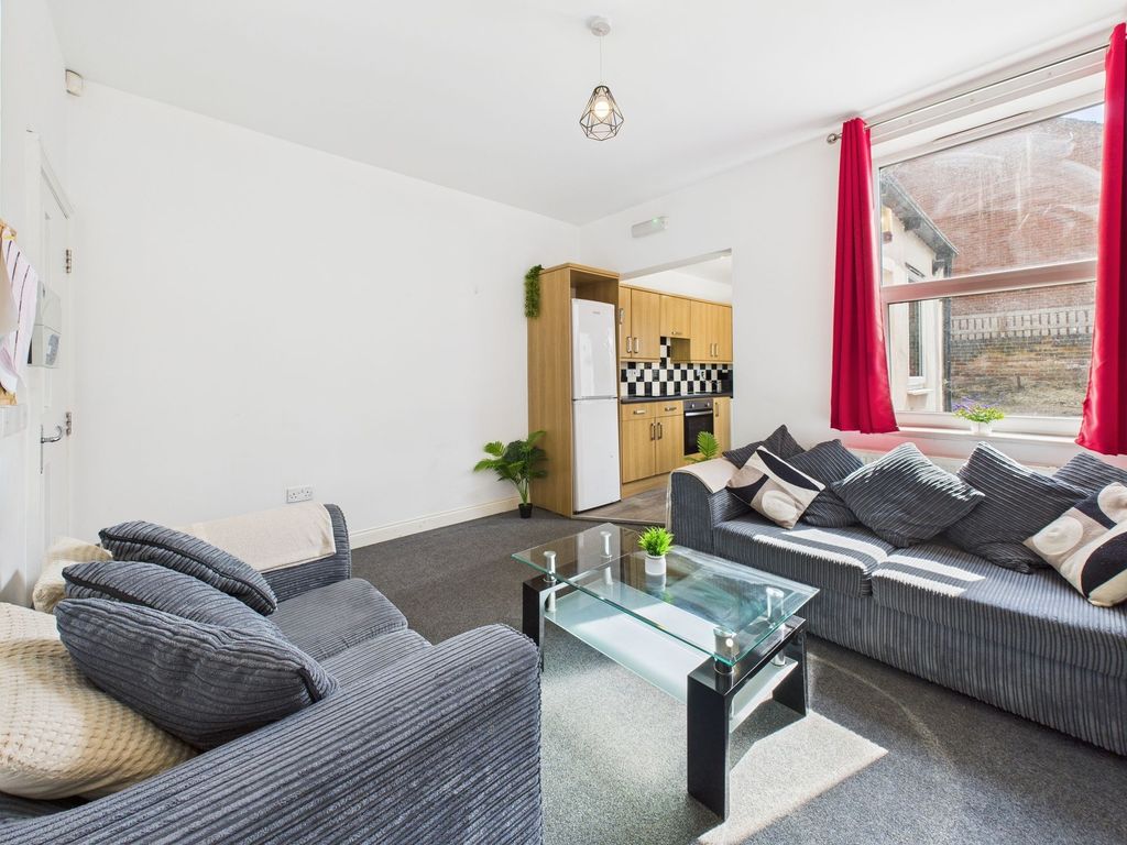 Property photo 1 of 10 Bright, Neatly Presented Living Room With Large Wi...