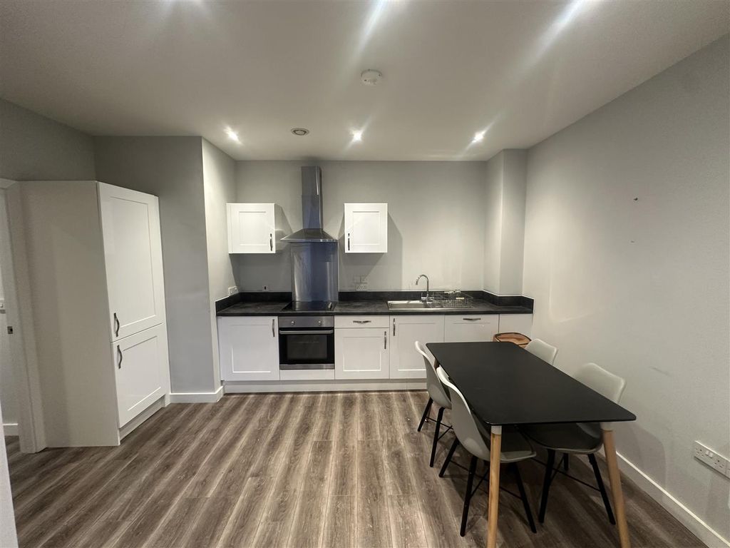 Property photo 2 of 6 Kitchen