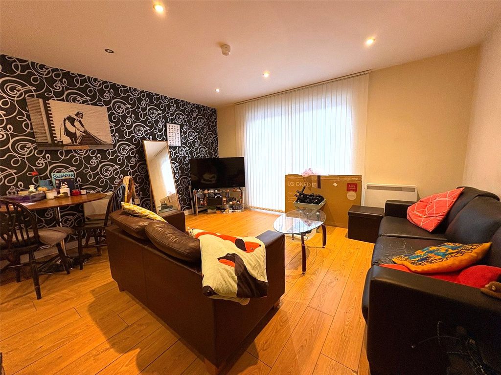 Property photo 3 of 9 Picture No. 13