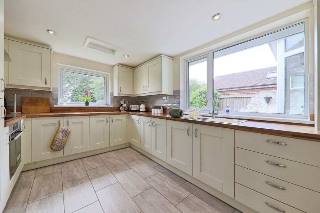 Property photo 2 of 22 4093746