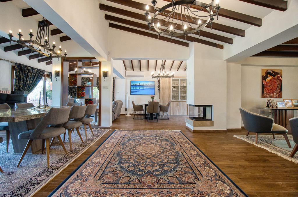 Property photo 1 of 71