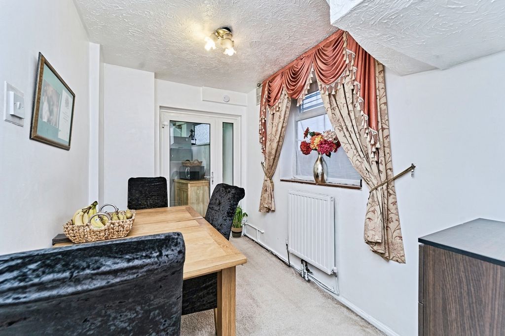 Property photo 3 of 20 Pbox-Img.Jpg