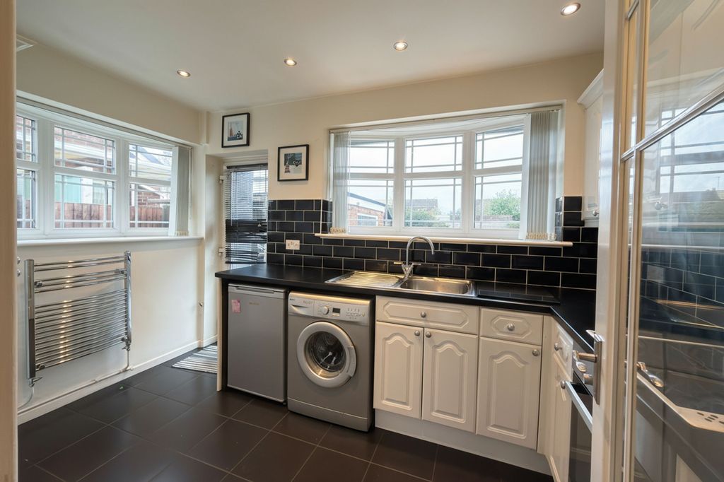 Property photo 2 of 12 Kitchen