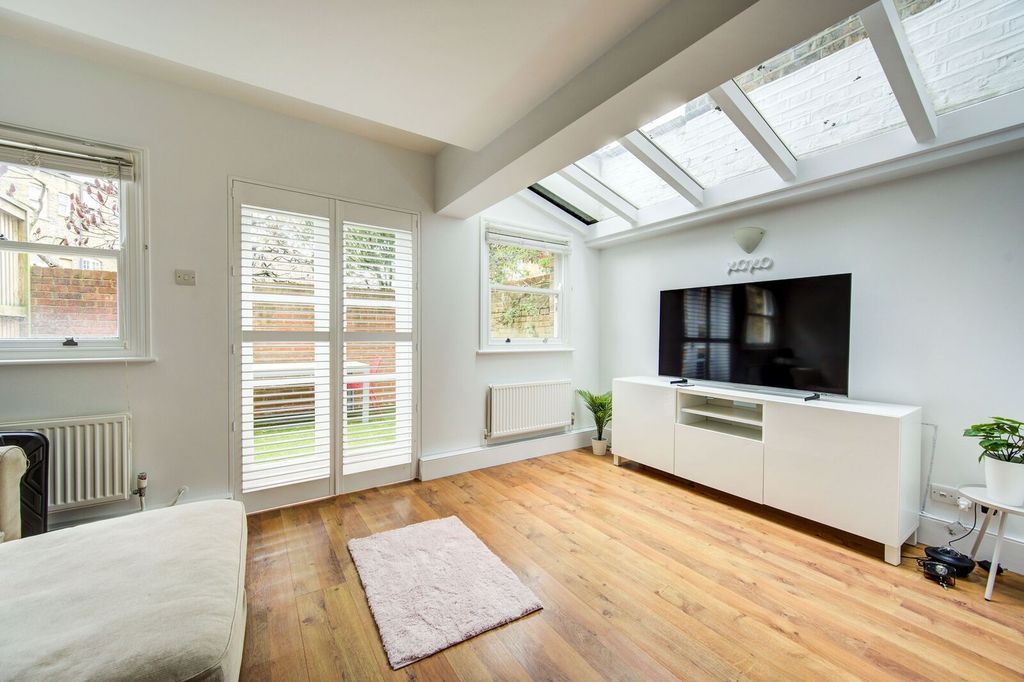 Property photo 1 of 11