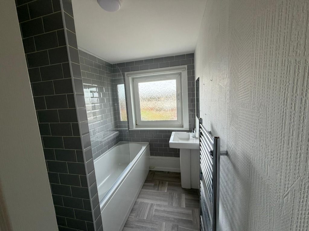 Additional image 5 of 3 bed flat to rentKintyre Avenue, Linwood, Renfrewshire PA3