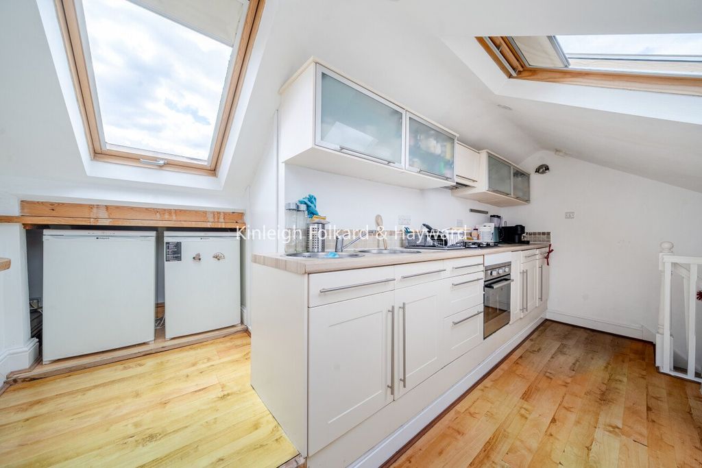 Property photo 2 of 11 Picture No. 27