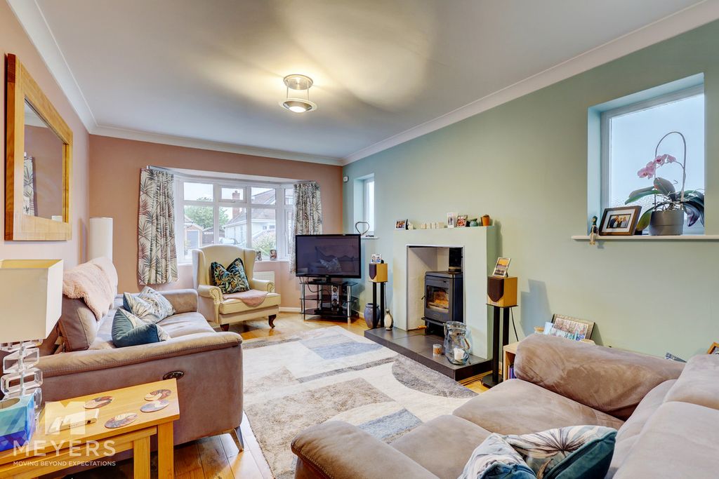 Property photo 3 of 43