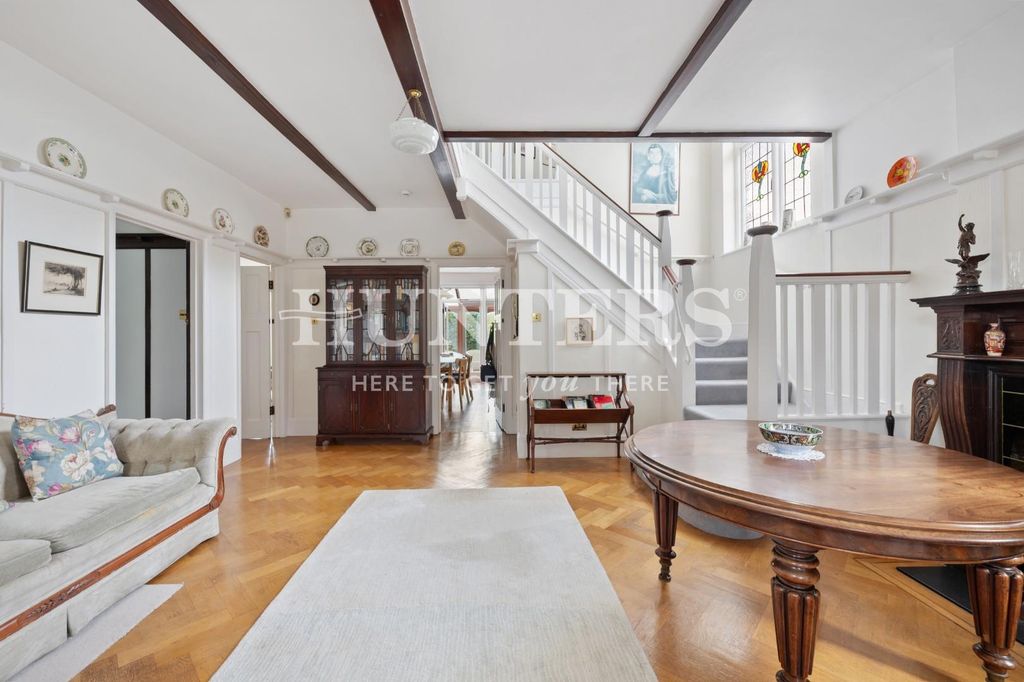 Property photo 2 of 28 Entrance Hallway Side