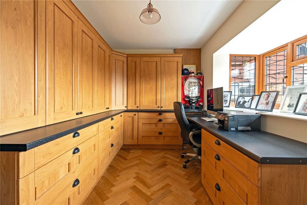 Property photo 3 of 58 Picture No. 33