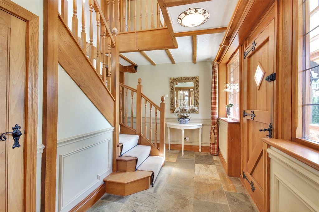 Property photo 2 of 20 Entrance Hall