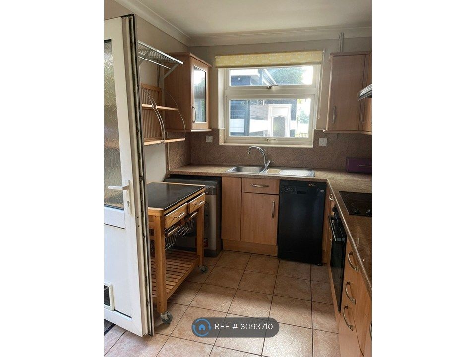 Property photo 2 of 12 Kitchen