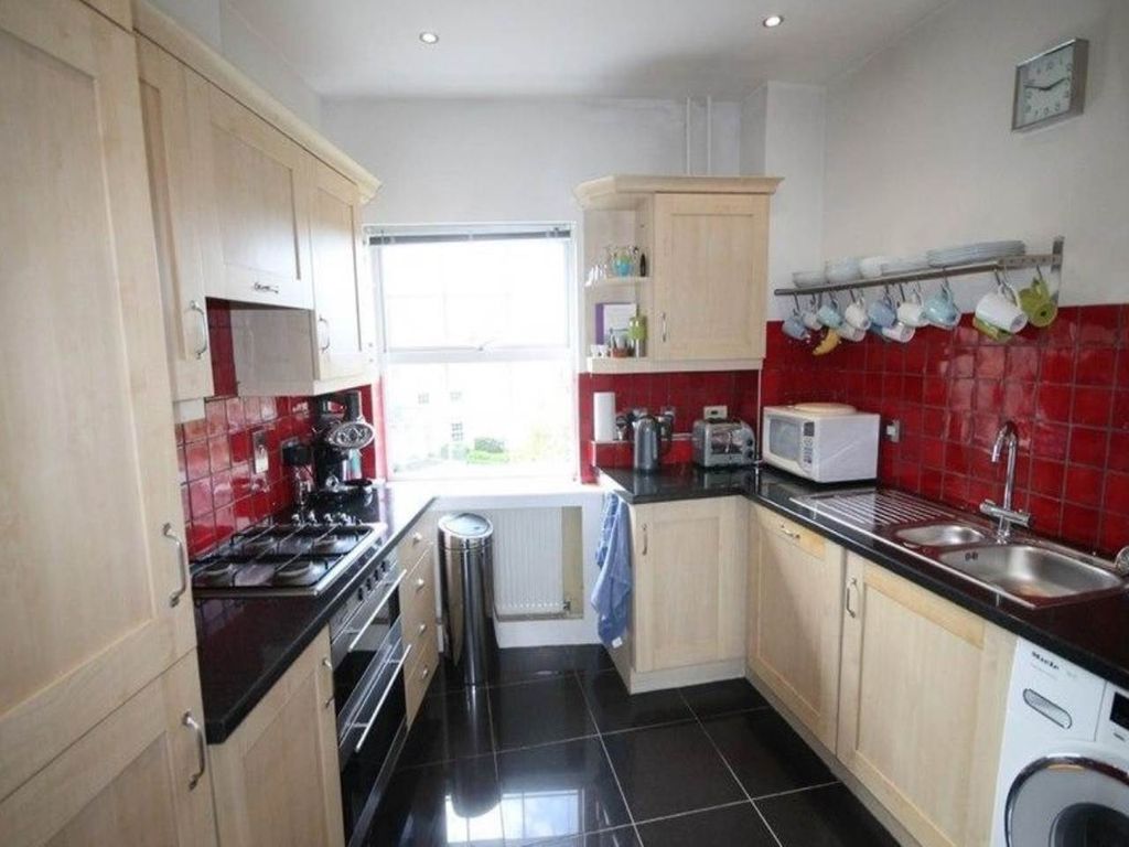 Property photo 2 of 8 Kitchen