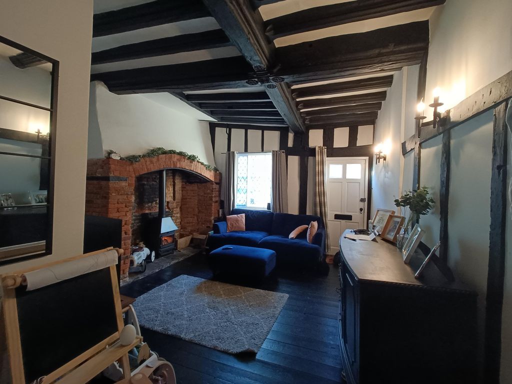 Property photo 1 of 10 Living Room