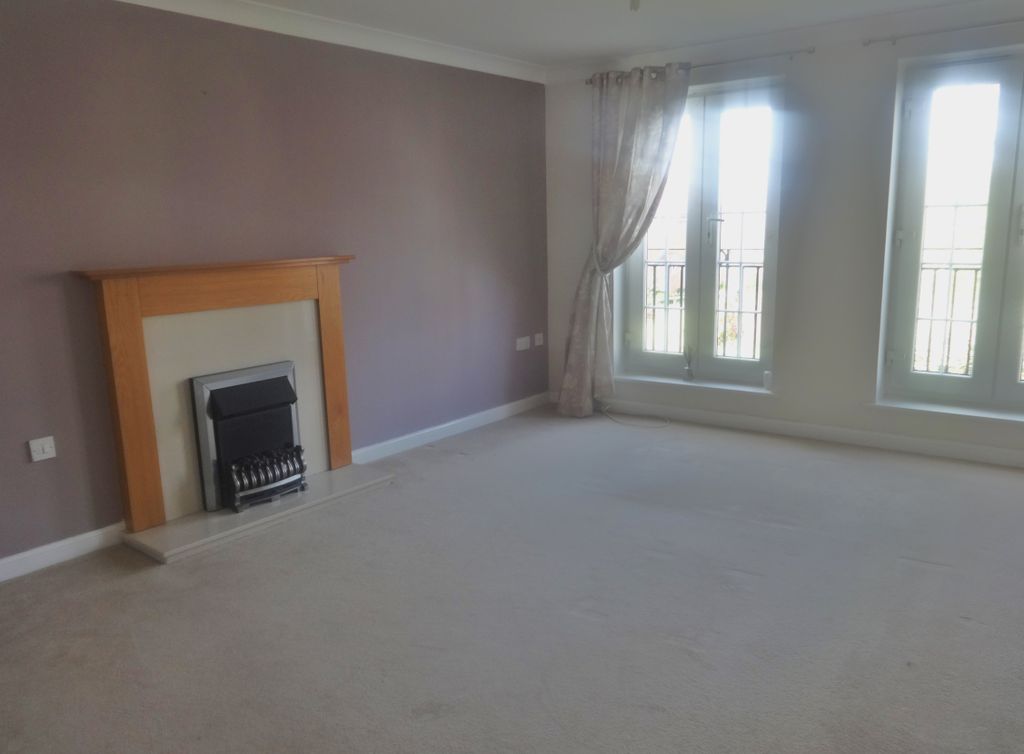 Property photo 3 of 16 Lounge