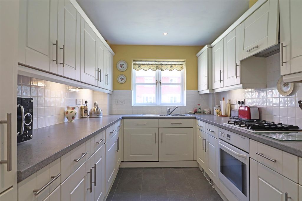 Property photo 2 of 25