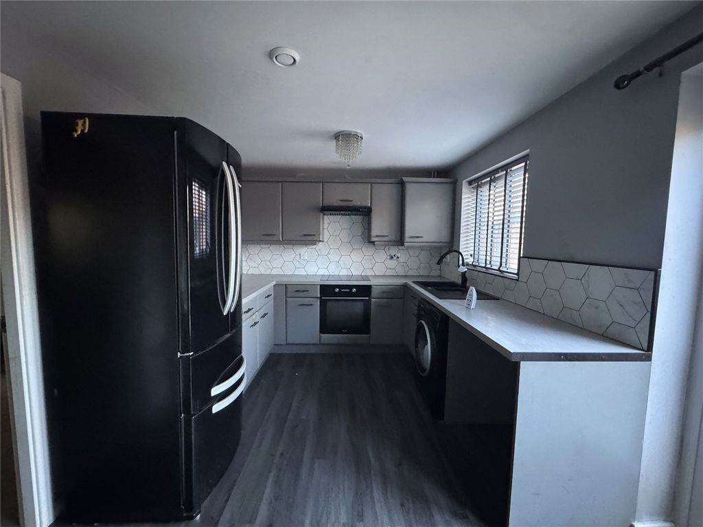 Property photo 2 of 15 Kitchen