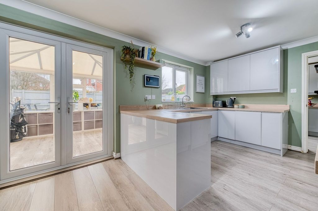 Property photo 3 of 21