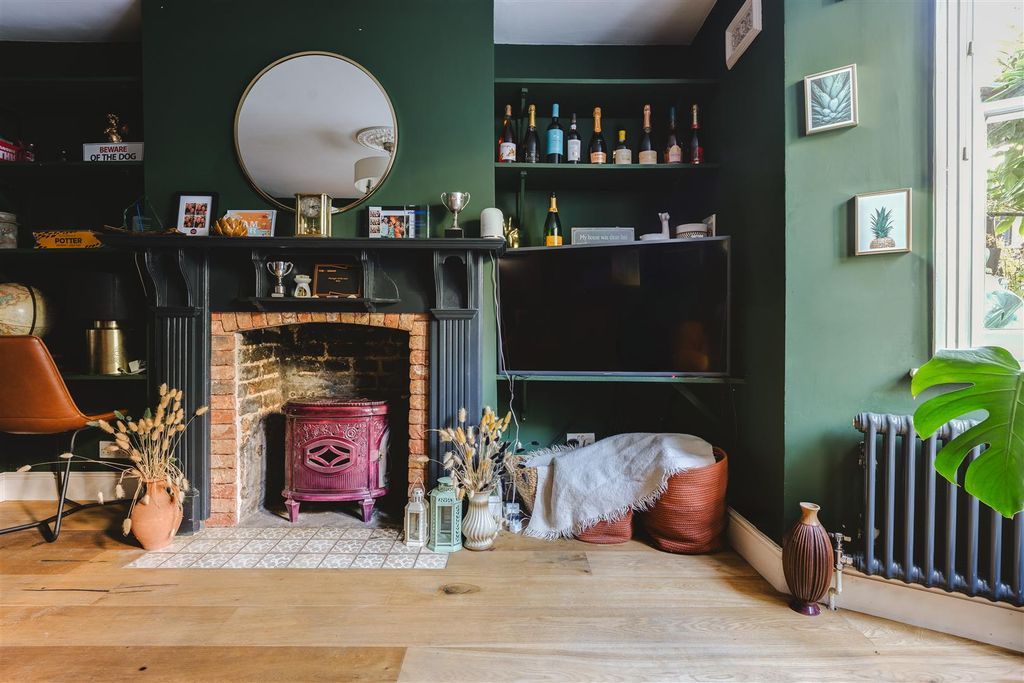 Property photo 2 of 19 Blurton Road-14.Jpg