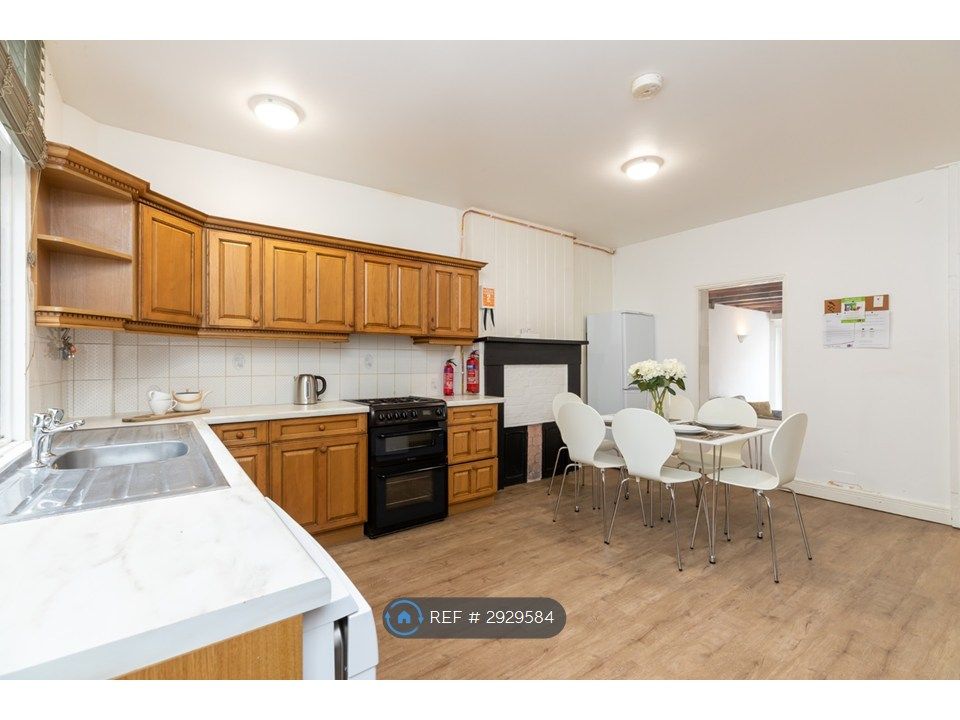 Property photo 2 of 23 Large Kitchen Dining Room