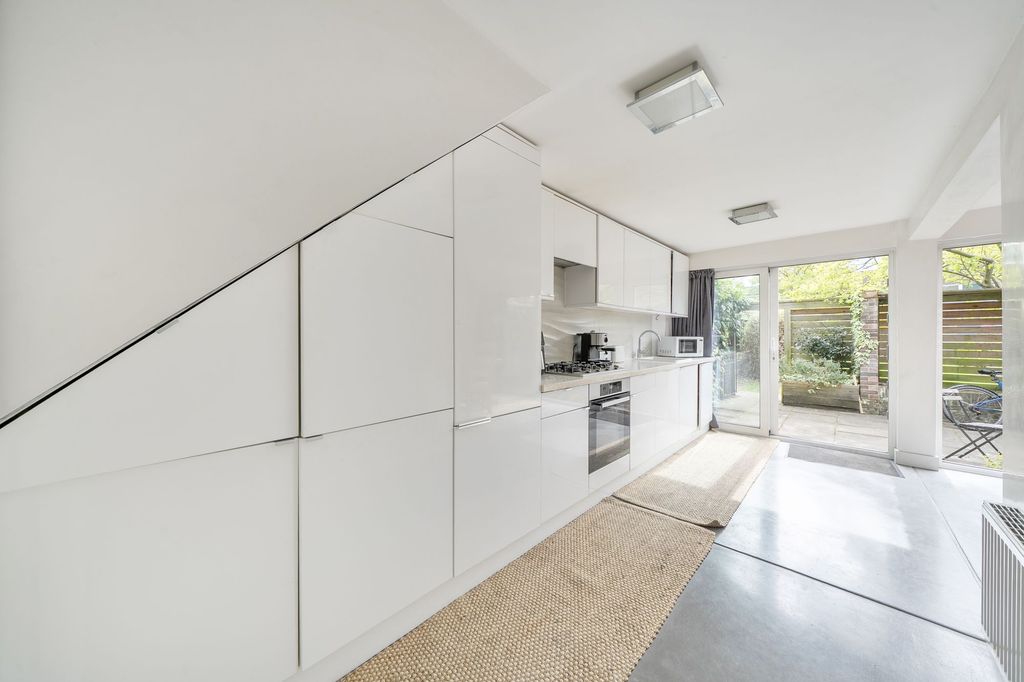 Property photo 2 of 23