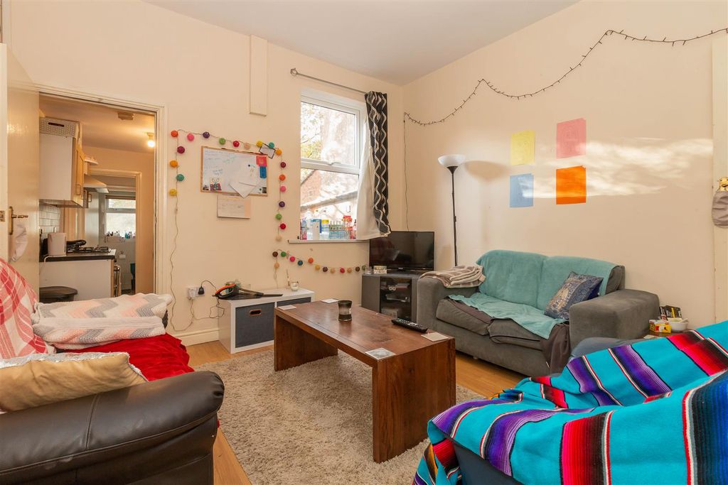 Property photo 2 of 11 198 Dawlish Road 8.J