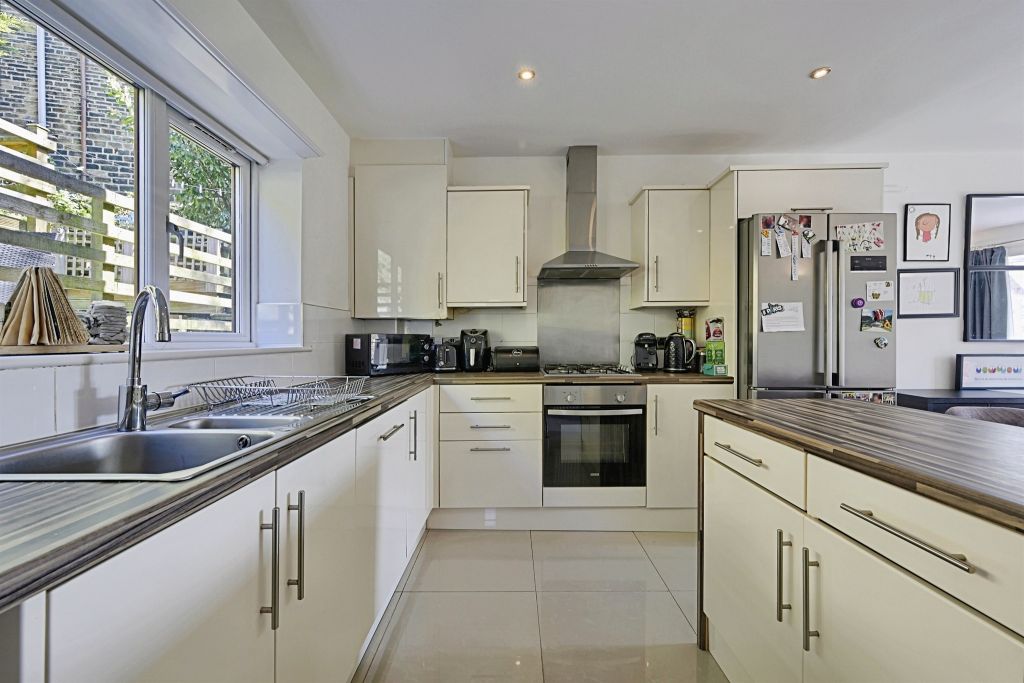 Property photo 2 of 23