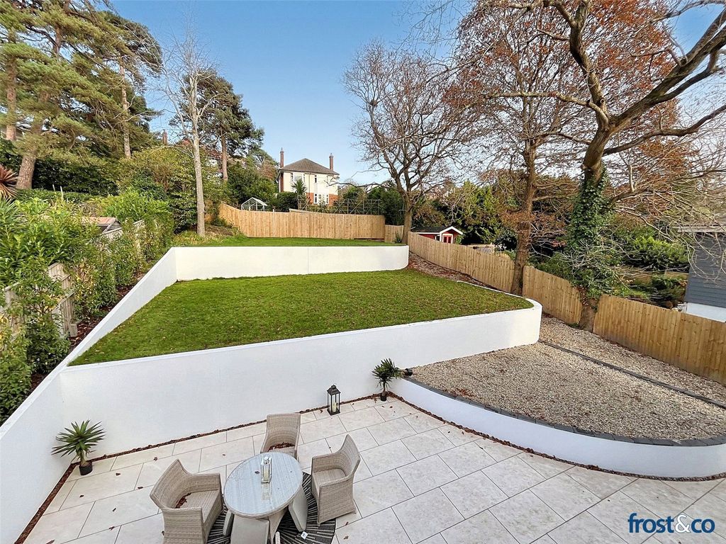 Property photo 2 of 34 Garden