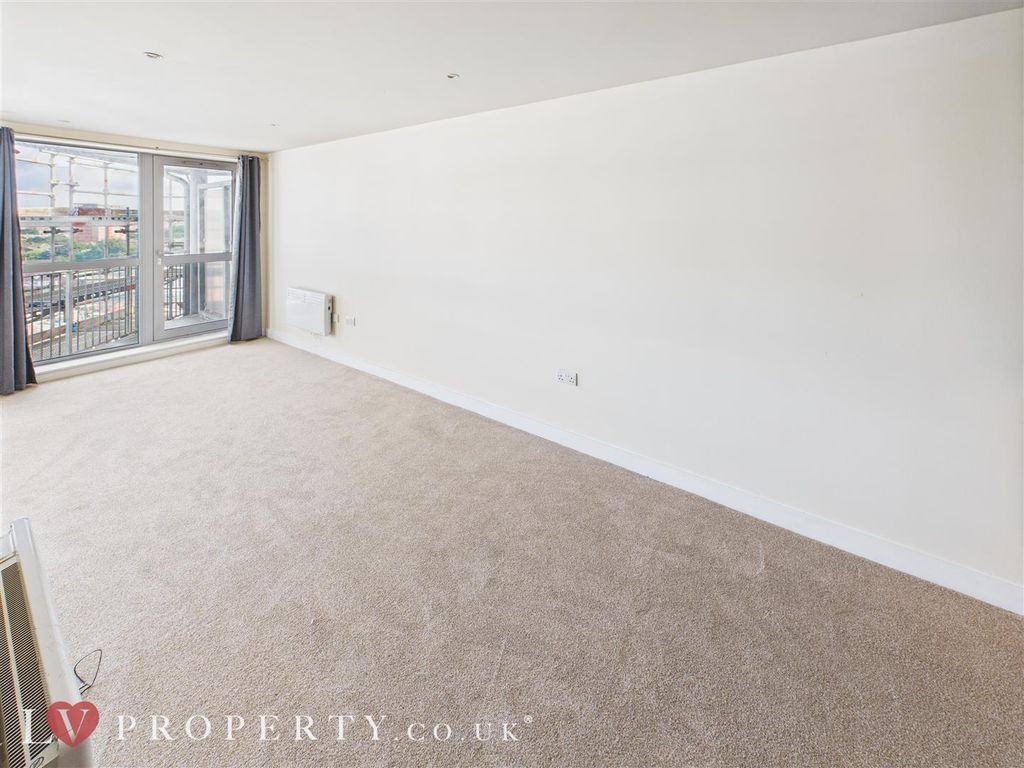 Property photo 3 of 16 Cam05016G0-Pr0094-Still002.Jpg