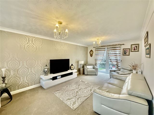 Property photo 3 of 21 Lounge