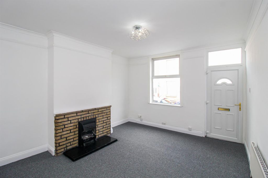 Property photo 3 of 10 Lounge