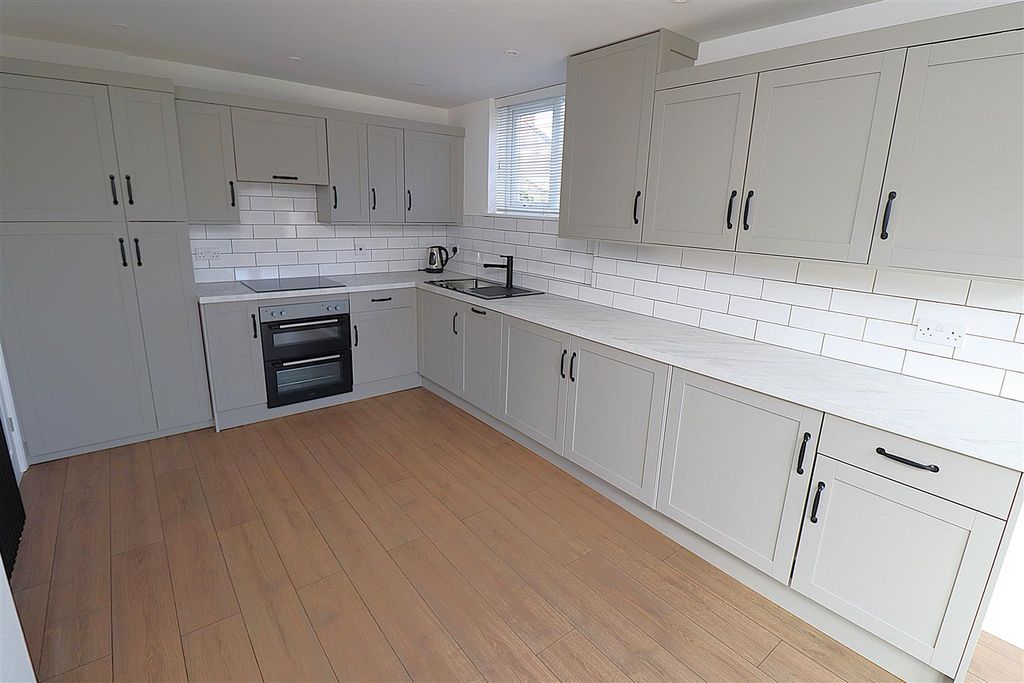 Property photo 2 of 17 Kitchen/Diner