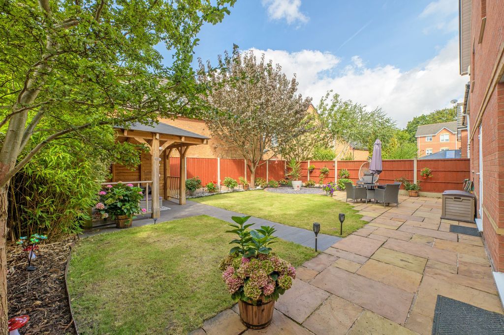 Property photo 3 of 22 Garden
