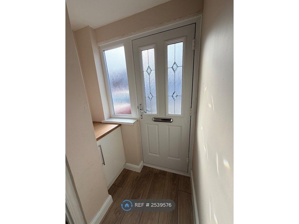 Property photo 2 of 17 Front Lobby