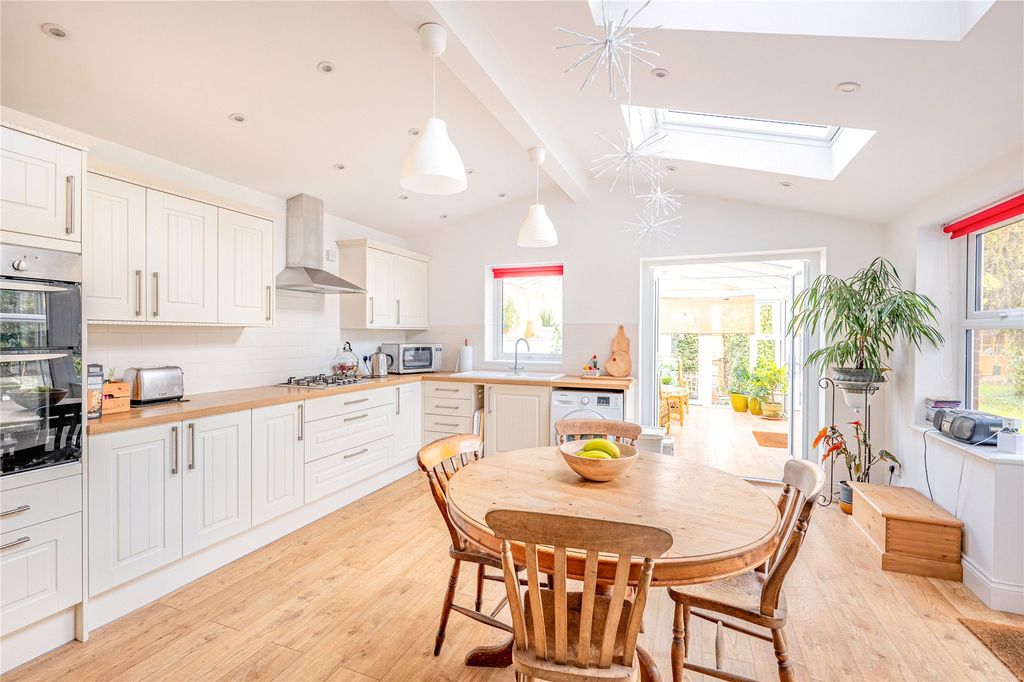 Property photo 3 of 21 Kitchen/Breakfast Rm