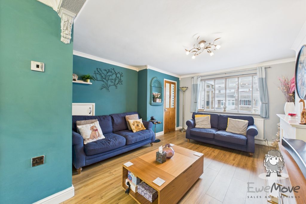 Property photo 2 of 12 11