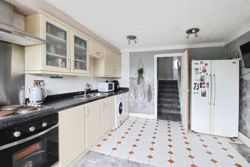 Property photo 2 of 15 Kitchen