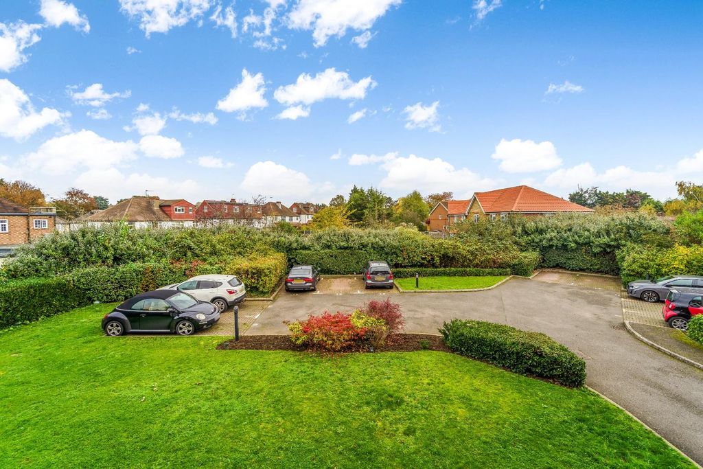 Property photo 3 of 15 Gainsbourough Court, (14Of34) -7.Jpg
