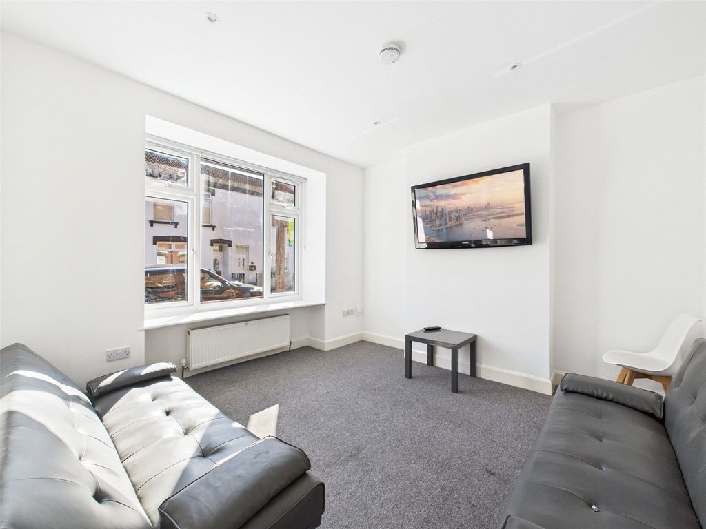 Property photo 3 of 21 Picture No. 03