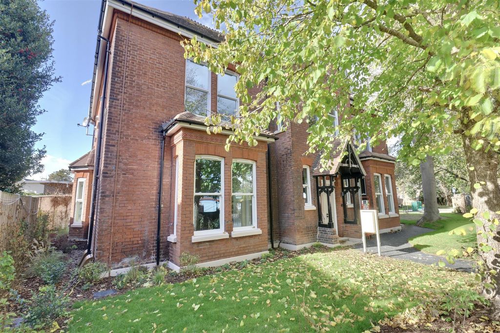 Property photo 1 of 17 D42754D5-910B-4E76-9A66-2675E221C425_1_201_A.Jpeg