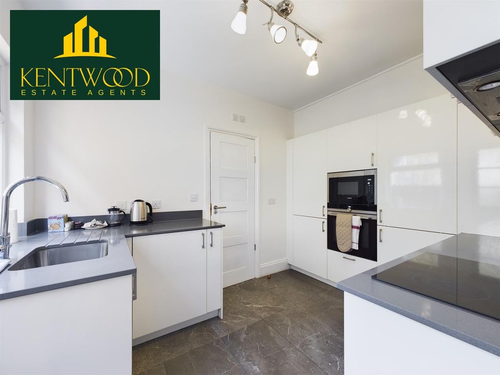 Property photo 2 of 11 2 Bedroom Ground Floor Victorian Maisonette With G