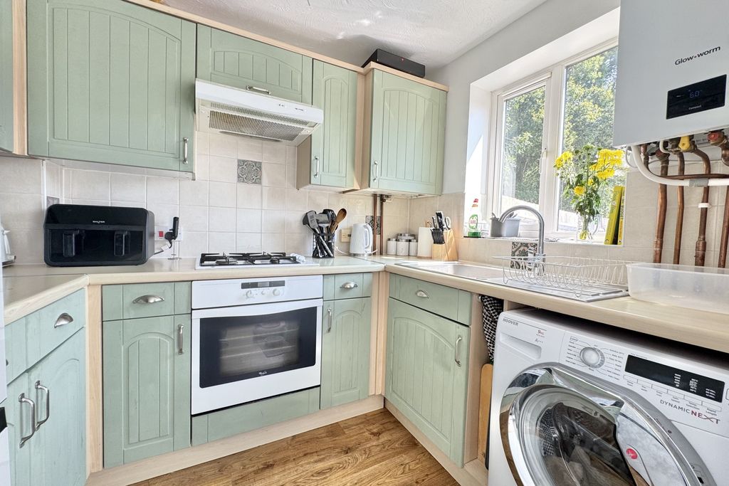 Property photo 2 of 11 Kitchen 1