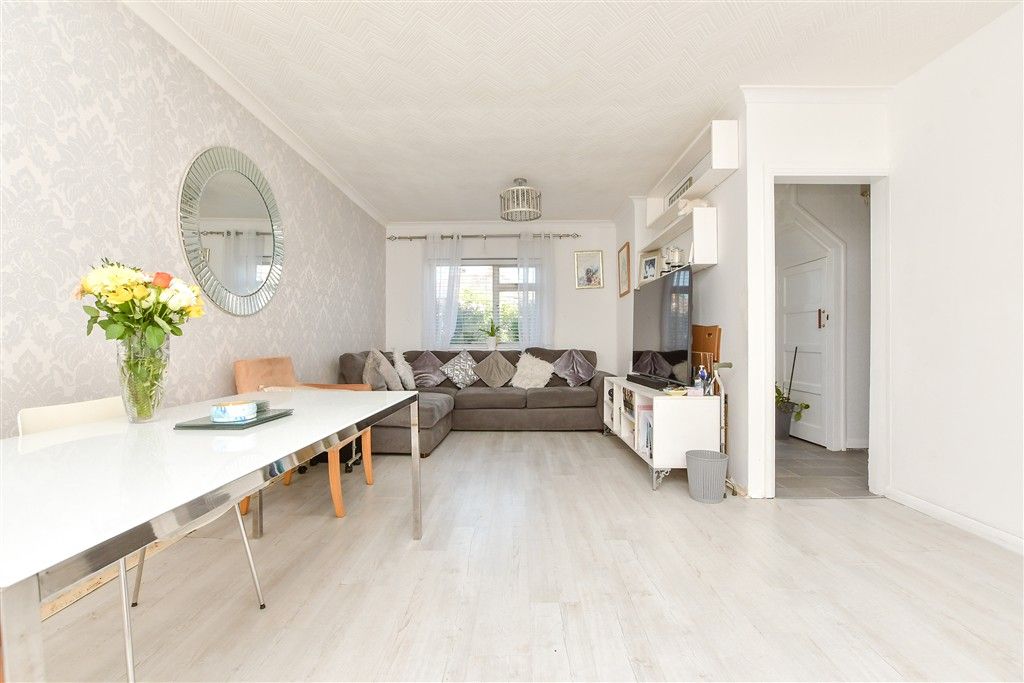 Property photo 2 of 13 Lounge