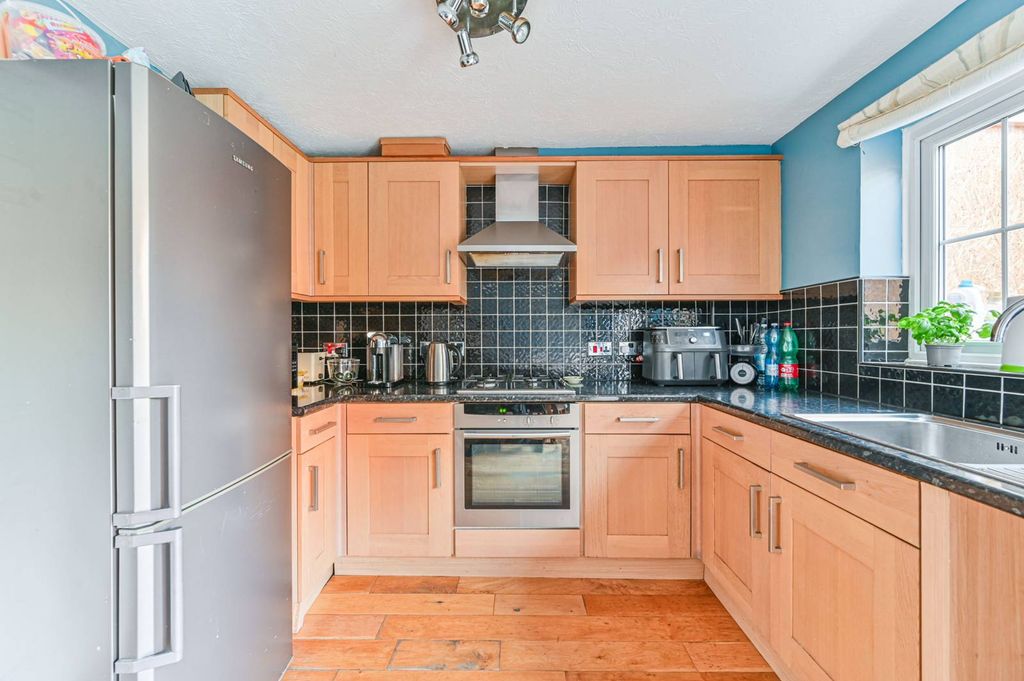 Property photo 2 of 24