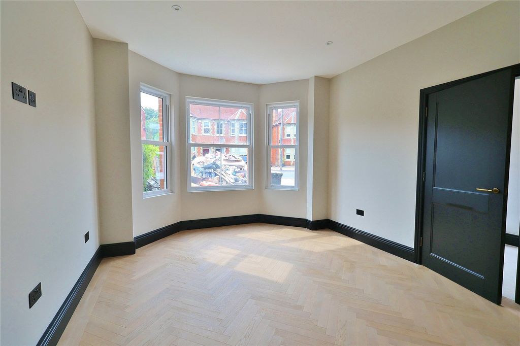 Property photo 2 of 16 Picture No. 18
