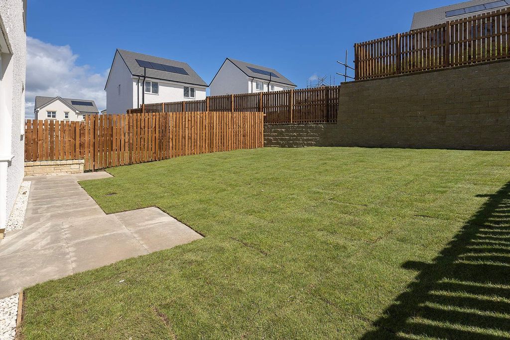 Property photo 2 of 15 Garden