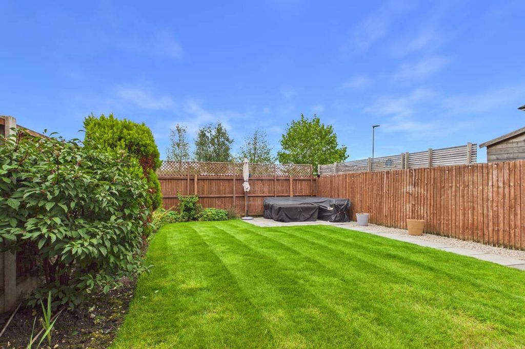 Property photo 3 of 17 Garden