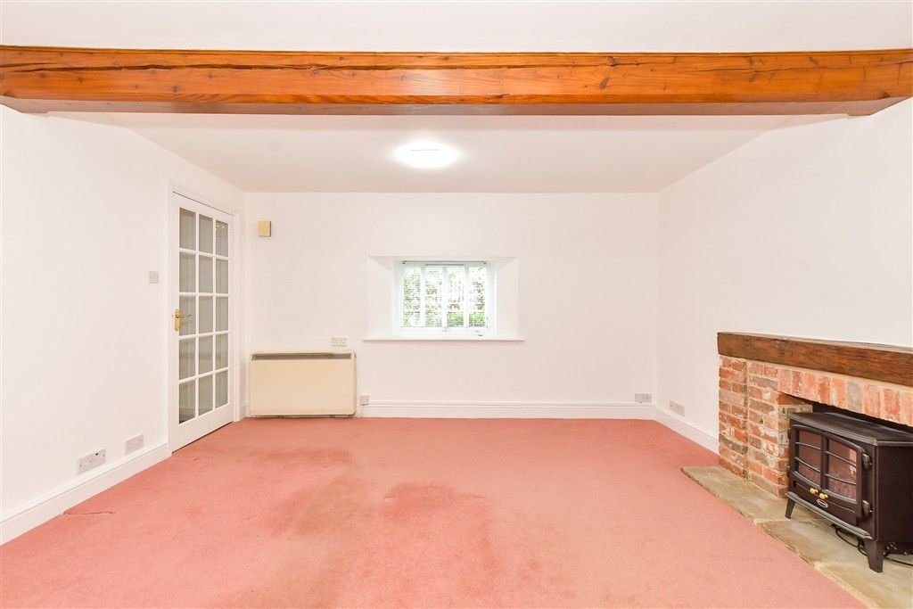 Property photo 1 of 15 Lounge