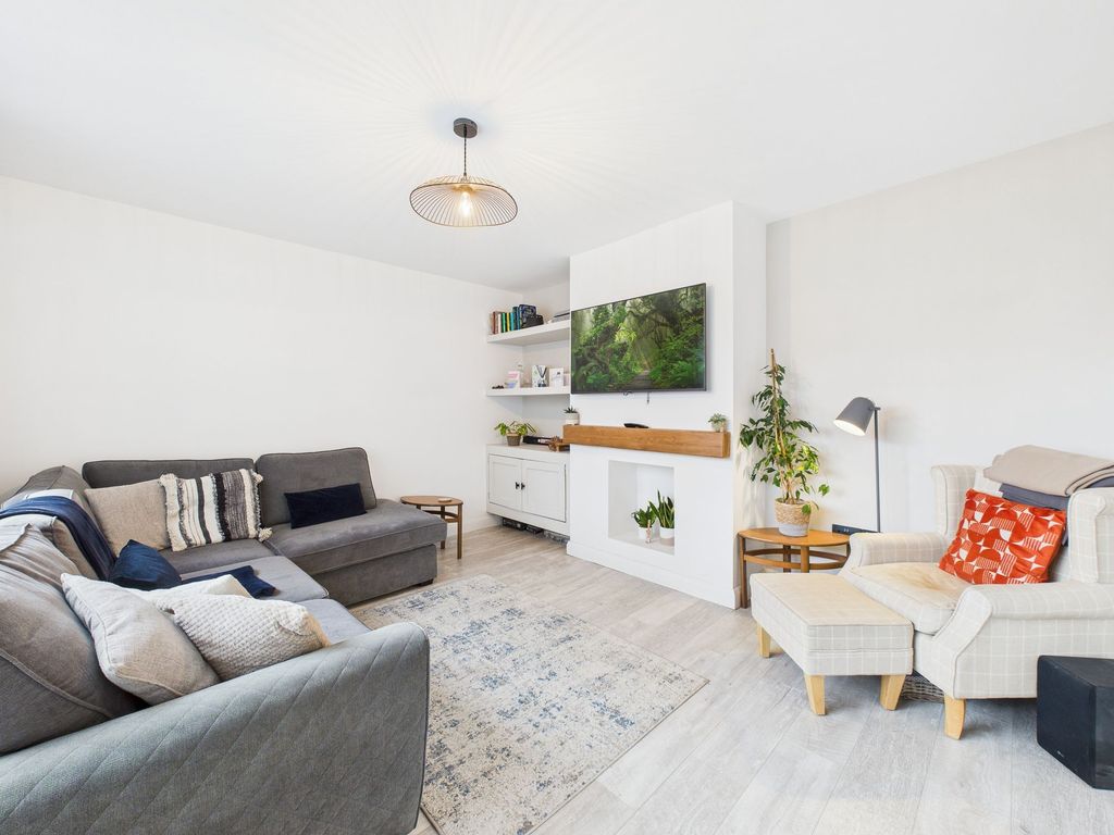 Property photo 2 of 16 Lounge