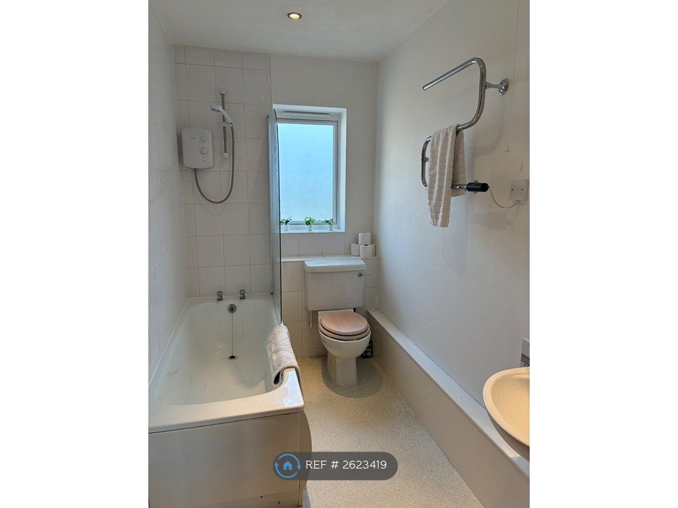 Property photo 2 of 8 Bathroom