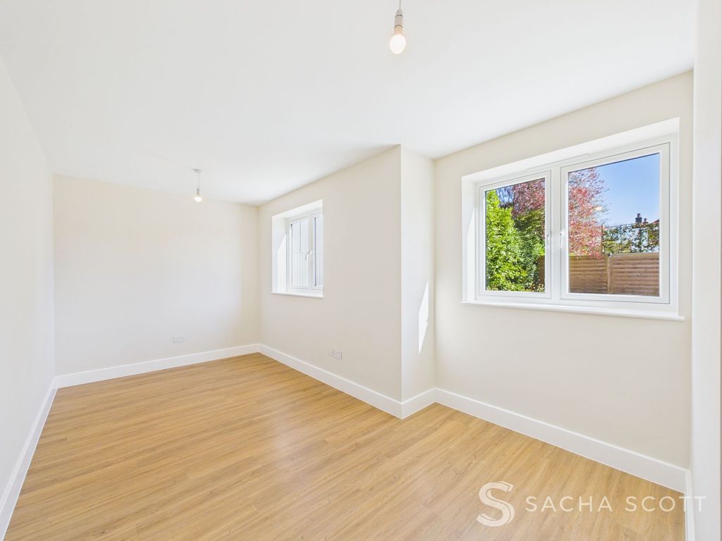 Property photo 3 of 38 Study / Snug